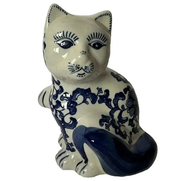 NEW Decorative Blue & White Floral 7.75" Cat Porcelain - Picture 1 of 6
